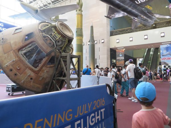 Acceso al Smithsonian Air & Space Museum
